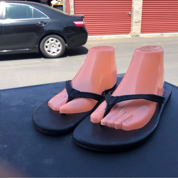 Flojos Women’s Black Flip Flop Sandals Size 10 - Picture 2 of 9